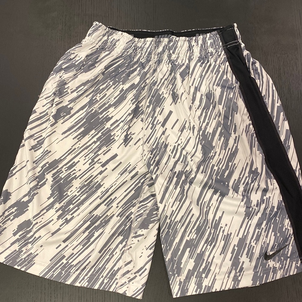 Men’s Nike Dri-Fit Shorts - M
